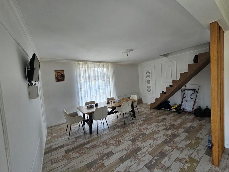 Casă cu 4 camere în Cornetu