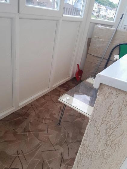 Apartament cu 3 camere semidecomandat în Florești