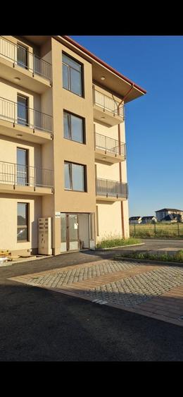 Apartament cu 3 camere decomandat în Dobroești
