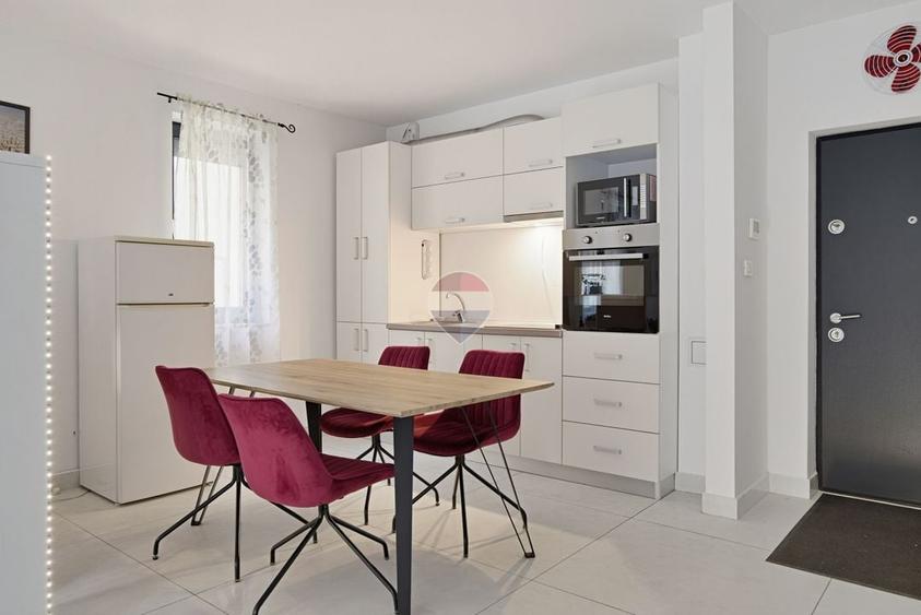 Apartament cu 2 camere decomandat, mobilat în Ultracentral