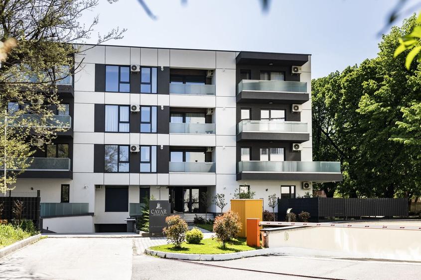 Apartament cu 3 camere semidecomandat în Tineretului