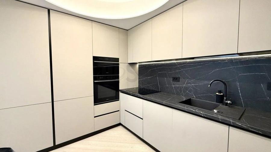Apartament cu 3 camere semidecomandat, mobilat în Pipera
