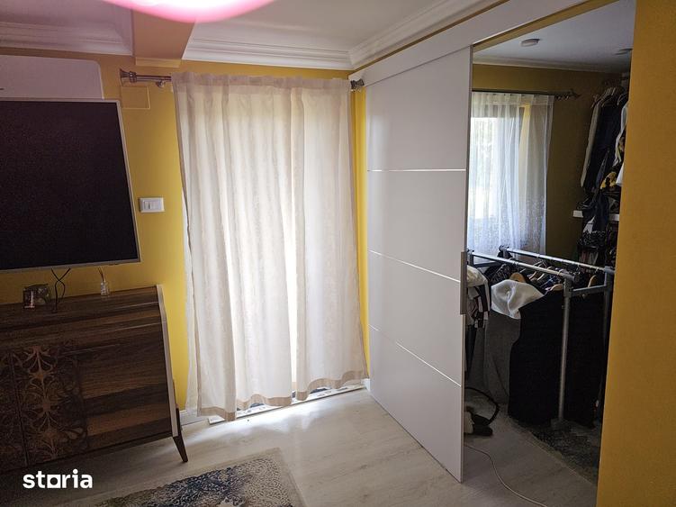 Casă cu 4 camere cu Teren 2000 Mp în Curtești