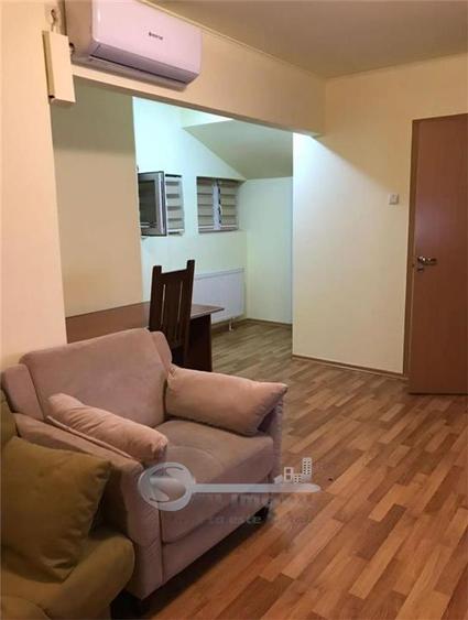 Apartament cu 4 camere decomandat în Nicolina