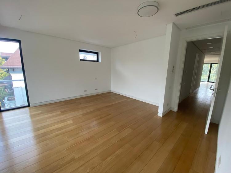 Apartament cu 3 camere semidecomandat în Cotroceni