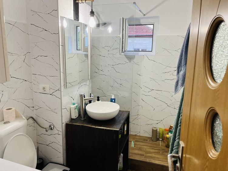 Apartament cu 2 camere semidecomandat, mobilat în Aradului