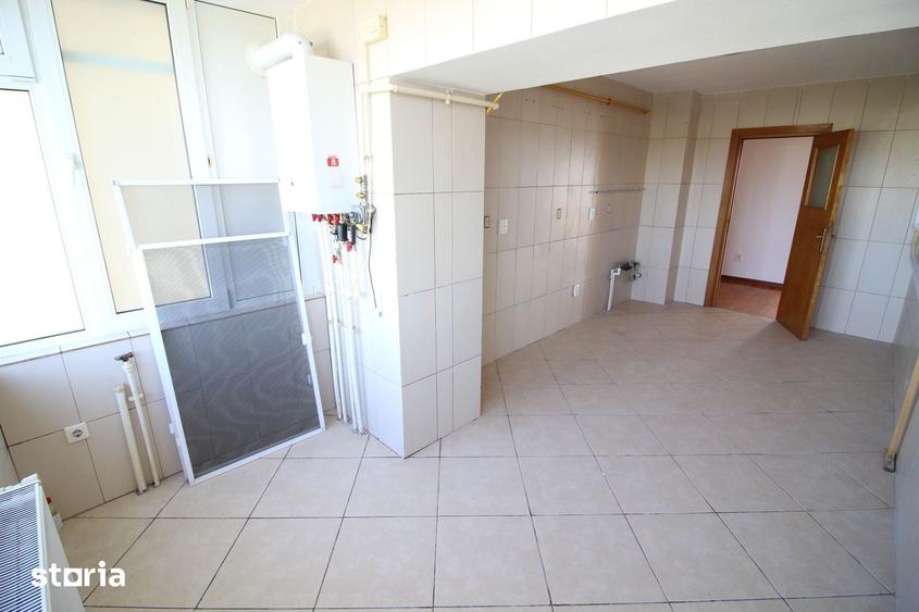 Apartament cu 3 camere decomandat în Faleză