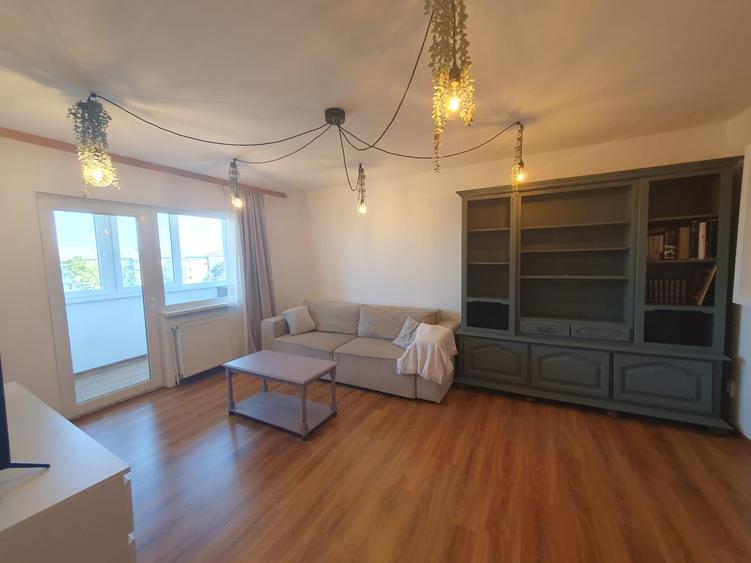Apartament cu 3 camere decomandat în Lipovei