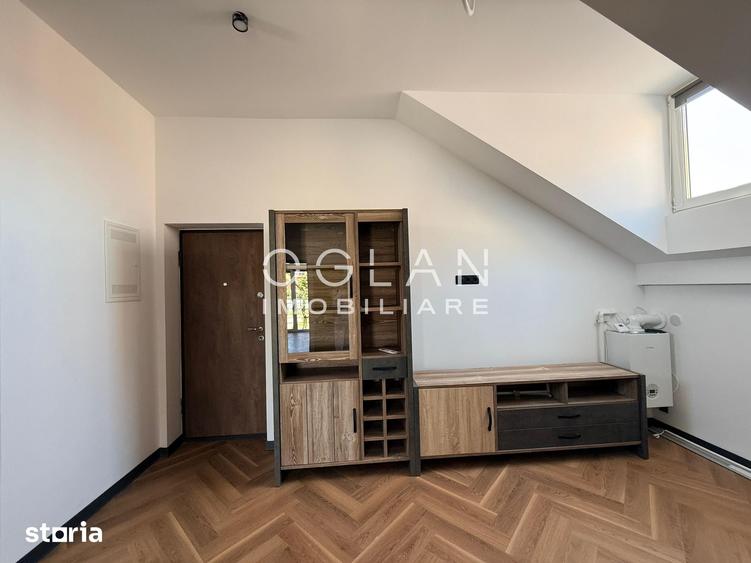 Apartament cu 3 camere semidecomandat în Reșița