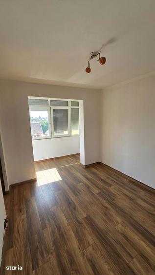 Apartament cu 2 camere nedecomandat în 14 Mai