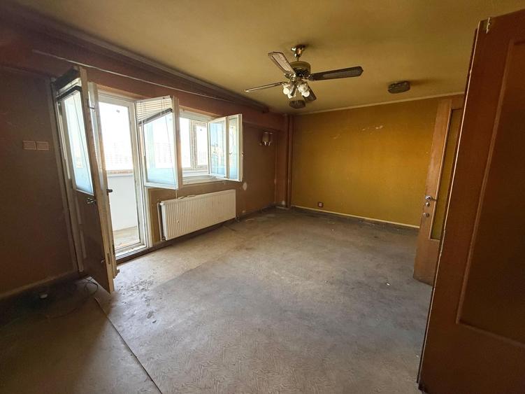 Apartament cu 4 camere decomandat în Lujerului