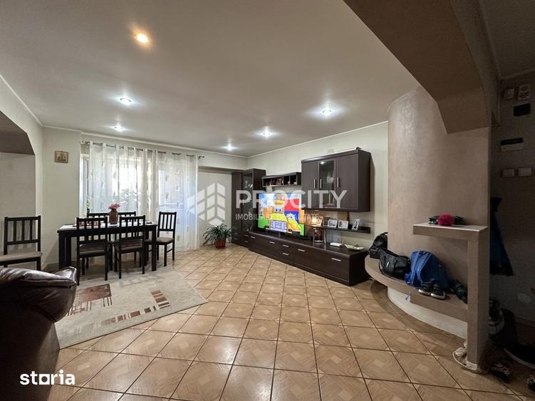 Apartament cu 4 camere decomandat în Nicolina