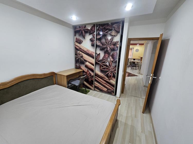 Apartament cu 3 camere semidecomandat, mobilat în Plopilor