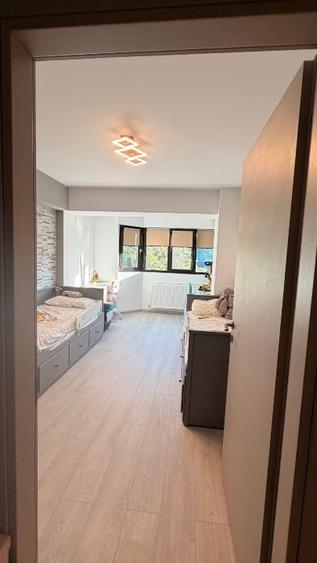 Apartament cu 3 camere decomandat, mobilat în Tineretului