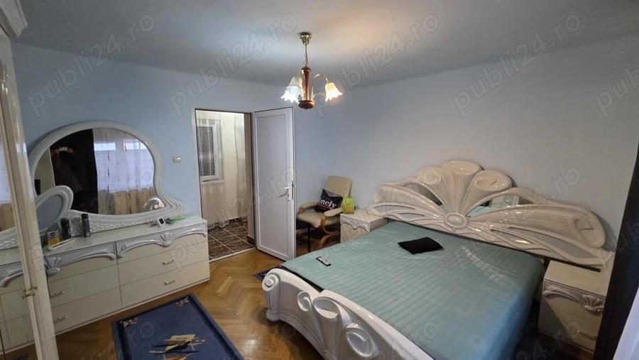 Casă cu 6 camere cu Teren 630 Mp în Girocului