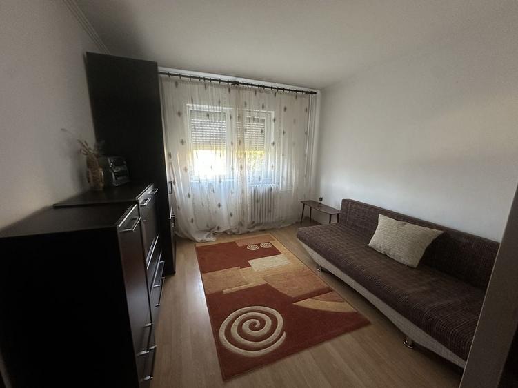 Apartament cu 3 camere semidecomandat în Lotus