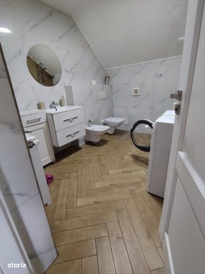 Apartament cu 3 camere semidecomandat în Florești