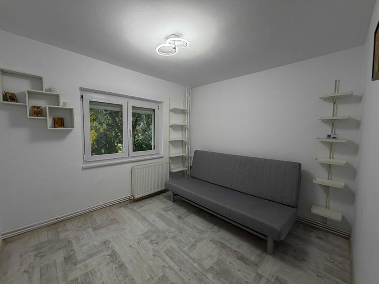 Apartament cu 4 camere decomandat în Torontalului