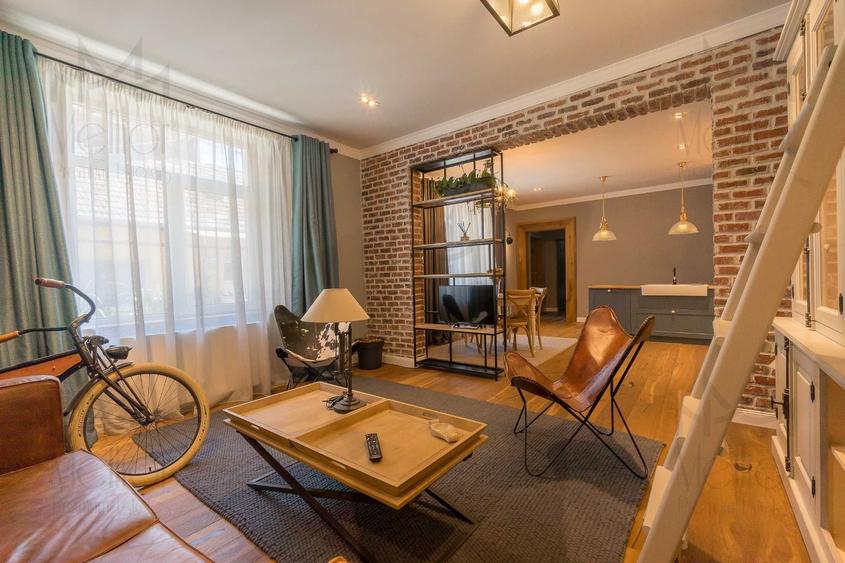 Apartament cu 3 camere decomandat în Central