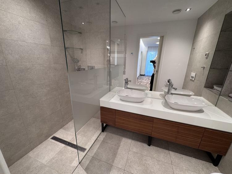 Apartament cu 4 camere decomandat, mobilat în Herăstrău