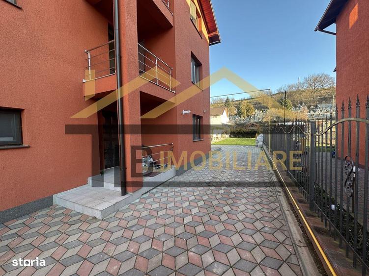 Casă cu 6 camere cu Teren 290 Mp în Criș