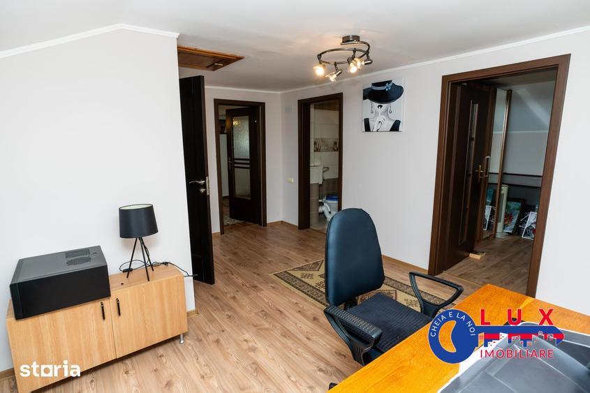 Casă cu 7 camere cu Teren 275 Mp în Central