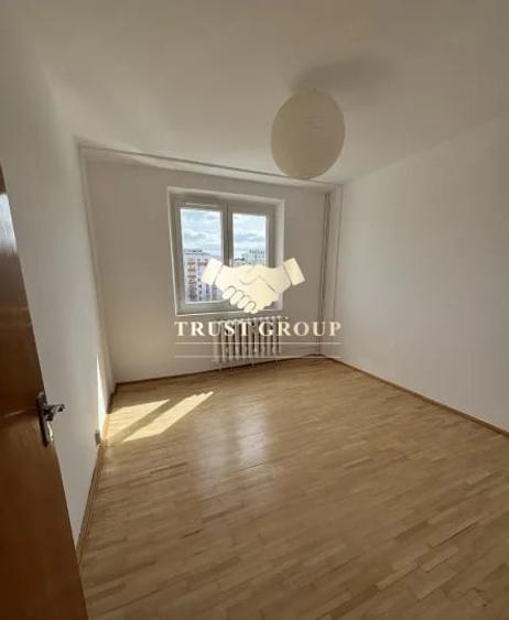 Apartament cu 3 camere decomandat în Drumul Taberei