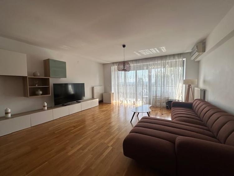 Apartament cu 3 camere semidecomandat în Sisești