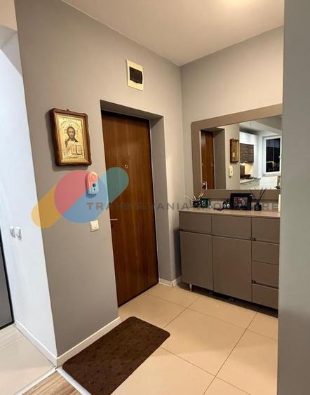 Apartament cu 3 camere semidecomandat în Florești