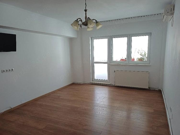 Apartament cu 3 camere decomandat în Est