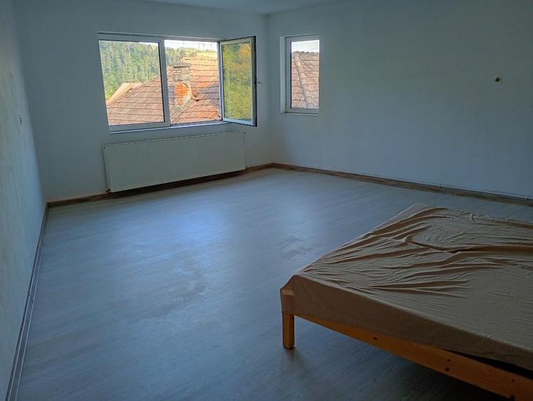 Casă individuală cu 4 camere cu Teren 289 Mp în Schei