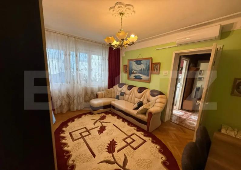 Apartament cu 3 camere semidecomandat, mobilat în Tătărași