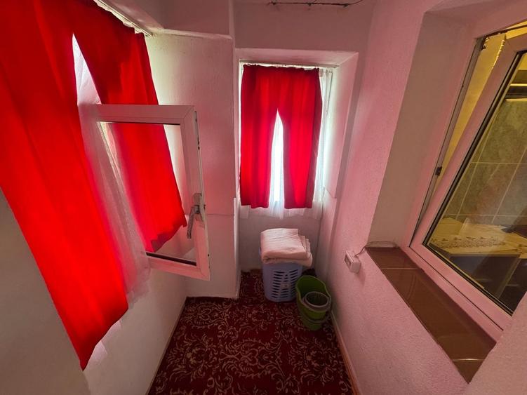 Garsonieră decomandată, mobilată în Far