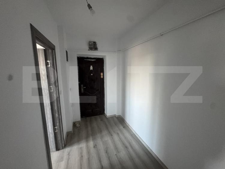 Apartament cu 4 camere semidecomandat în Tătărași