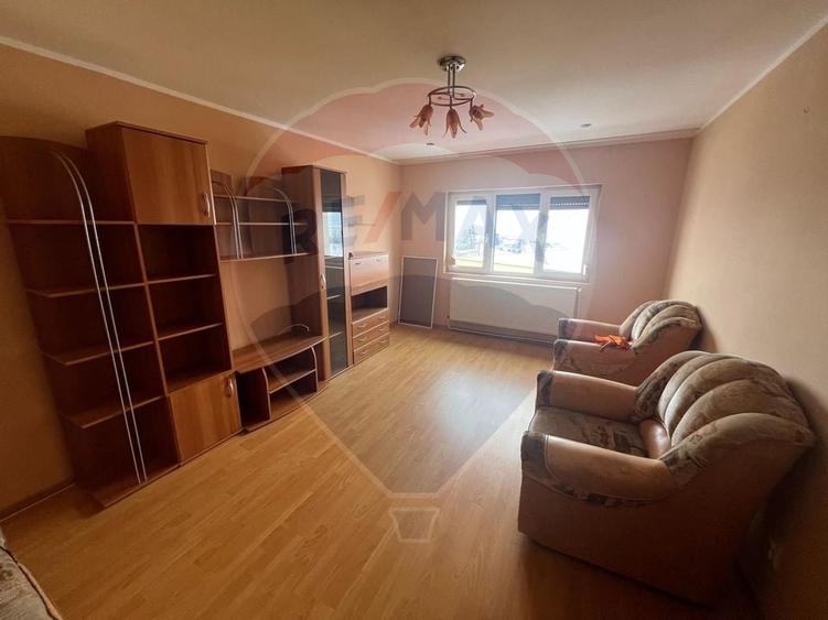 Apartament cu 2 camere decomandat, mobilat în Exterior Est