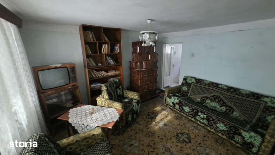 Casă cu 10 camere semidecomandat cu Teren 3200 Mp în Gologanu