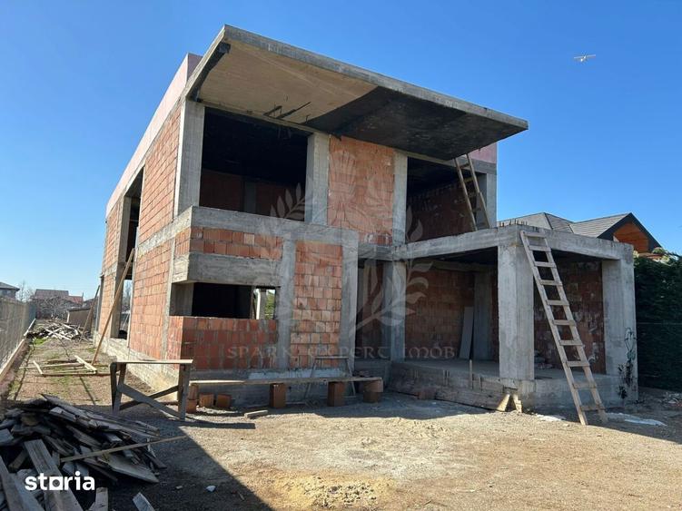Casă cu 6 camere cu Teren 1600 Mp în Târgșoru Vechi