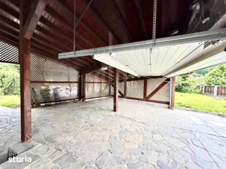 Casă cu 9 camere cu Teren 1300 Mp în Central