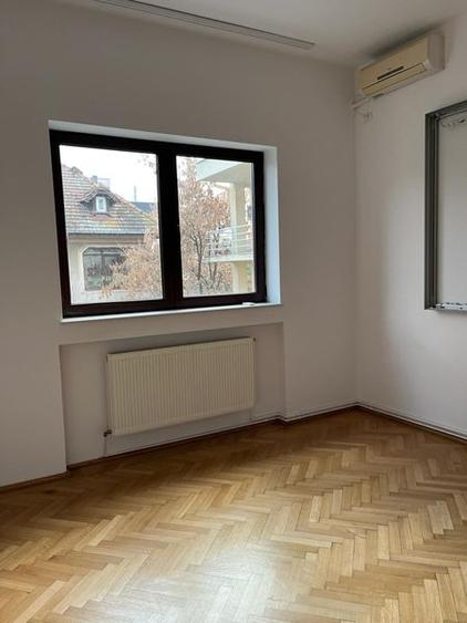 Casă cu 5 camere cu Canalizare în Arcul de Triumf