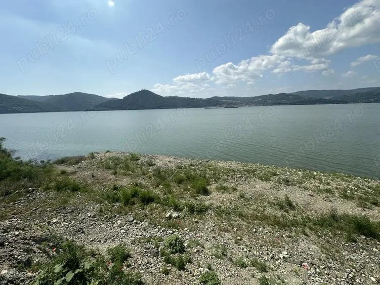 Teren de 1004 mp, în Svinița