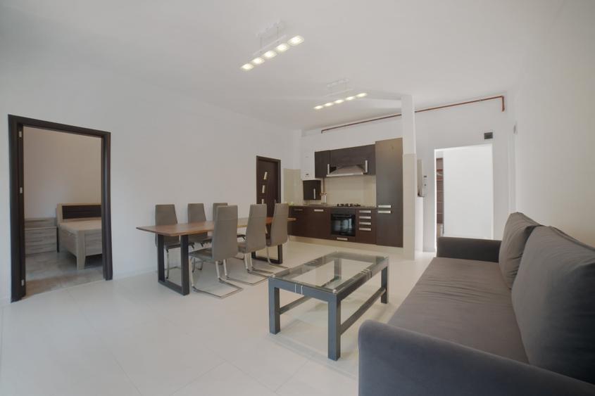 Apartament cu 2 camere semidecomandat, mobilat în Turda