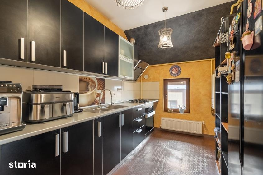 Apartament cu 4 camere semidecomandat, mobilat în Central