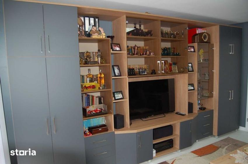 Apartament cu 3 camere decomandat în Podgoria