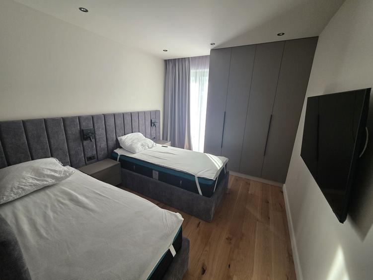 Apartament cu 3 camere semidecomandat în Central
