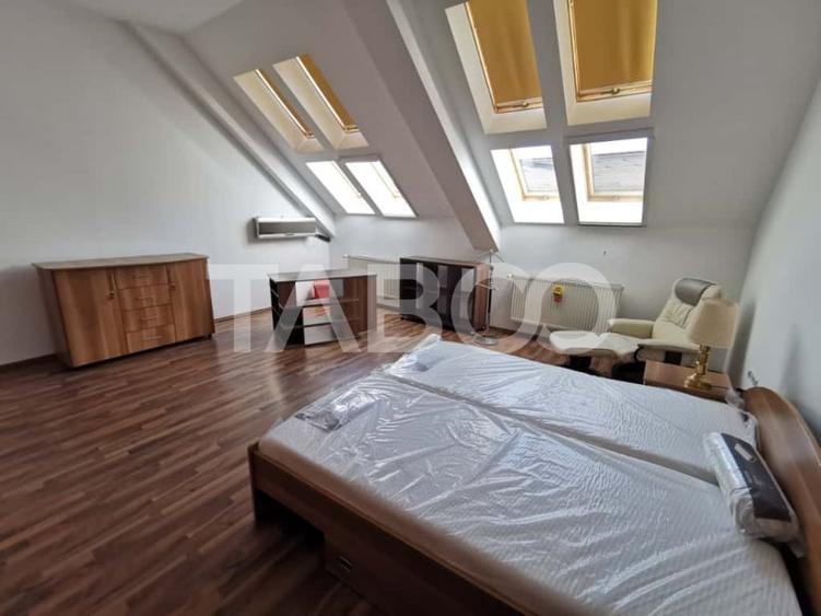 Apartament cu 3 camere semidecomandat, mobilat în Central