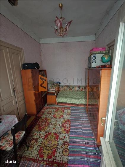 Casă cu 4 camere semidecomandat în Băceni