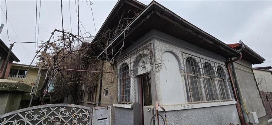 Casă cu 7 camere cu Teren 176 Mp în Pantelimon