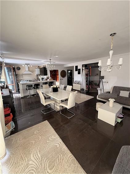 Apartament cu 3 camere semidecomandat, mobilat în Florești