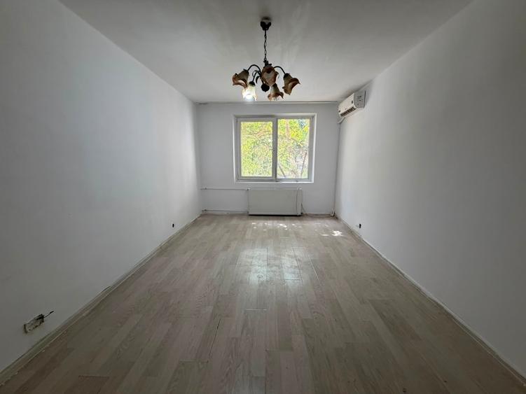 Apartament cu 3 camere semidecomandat în Liviu Rebreanu