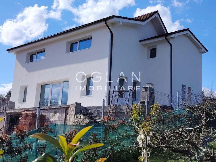Casă individuală cu 4 camere cu Canalizare în Cisnădioara